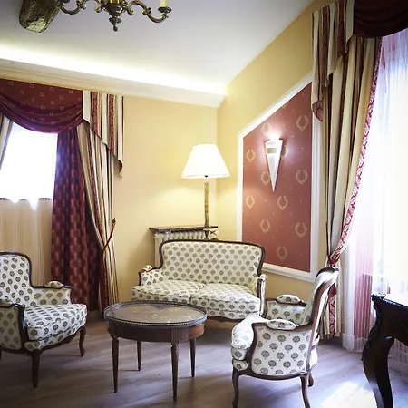 Hotel Chateau De La Richerie - Proche Puy Du Fou 2*